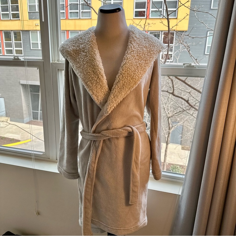 Victoria's Secret Cream Sherpa-Lined Fleece Robe